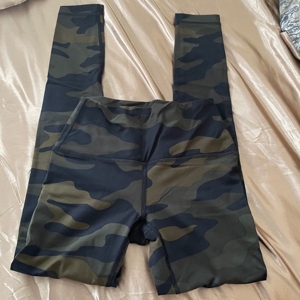 Victoria’s Secret Camo Ultimate Leggings